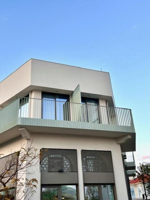 9 Muses Holiday Apartments