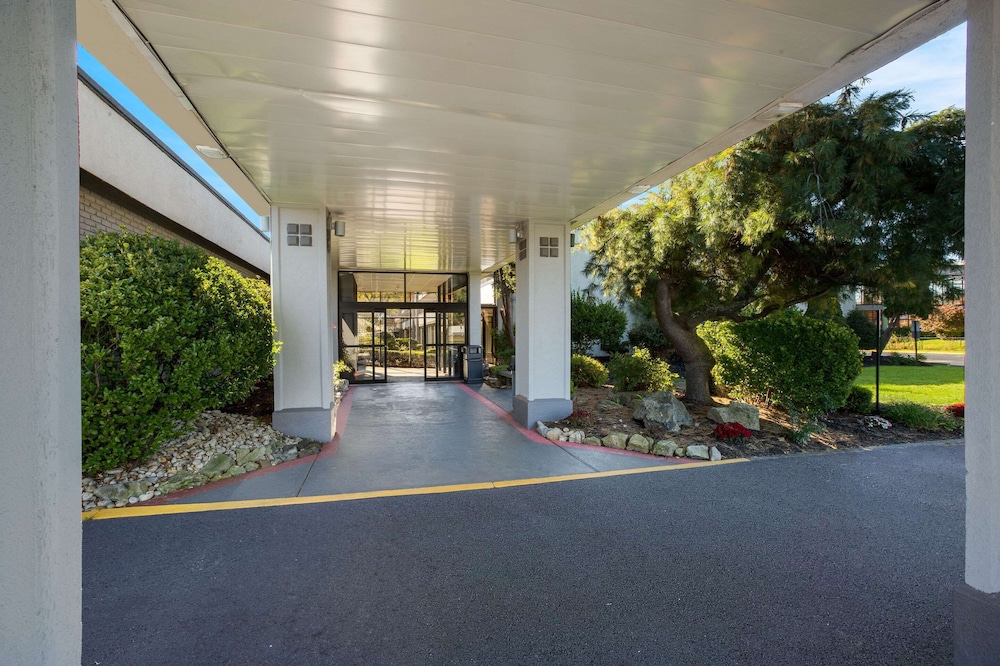 Quality Inn Wayne - photo 35
