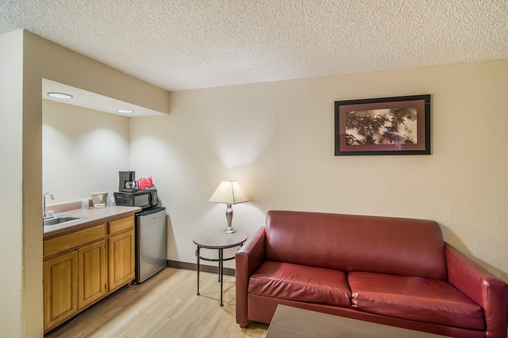 Red Roof Inn & Suites Pensacola East Milton - photo 21