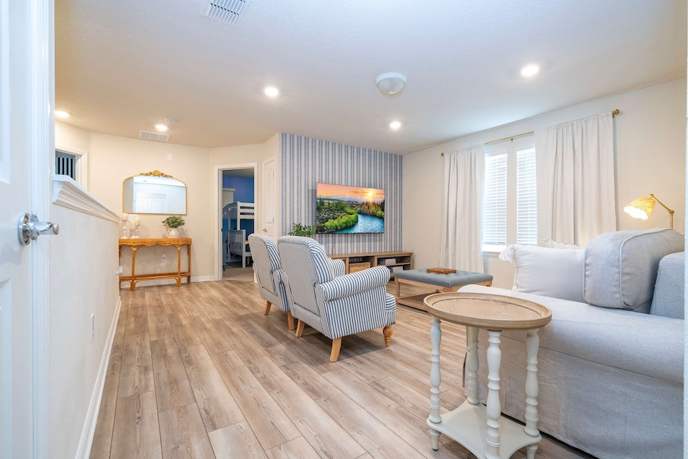 Amazing 5 Suite Home With Resort style Amenities - photo 43