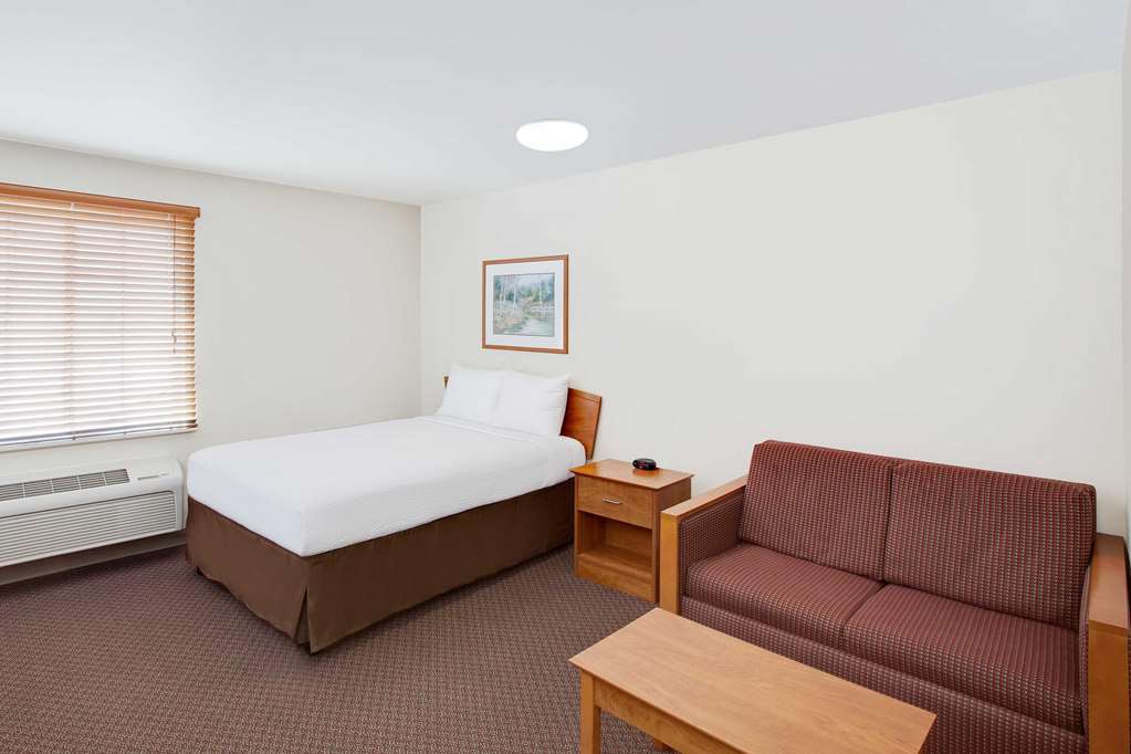 WoodSpring Suites Houston Willowbrook - photo 7
