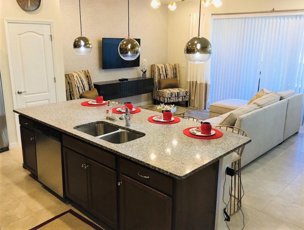 SpaciousTownhome 15 min to Disney Private Pool BBQ - photo 15