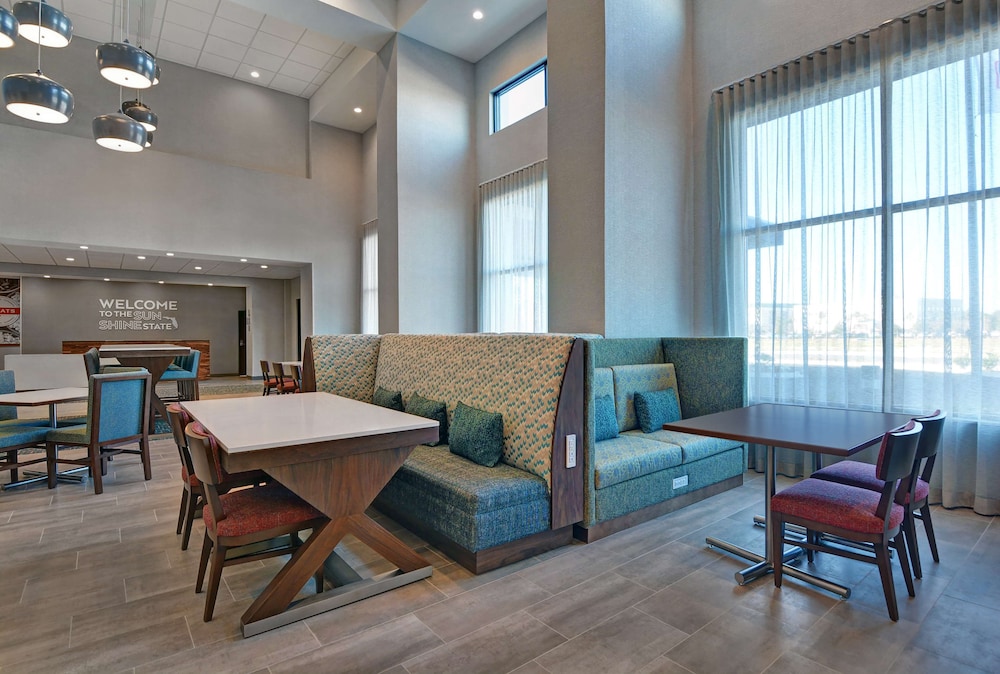 Hampton Inn & Suites Middleburg - photo 2