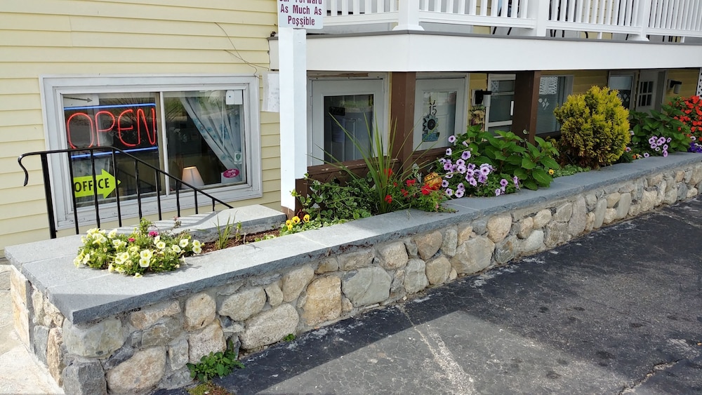 Breakers by the Sea - photo 2