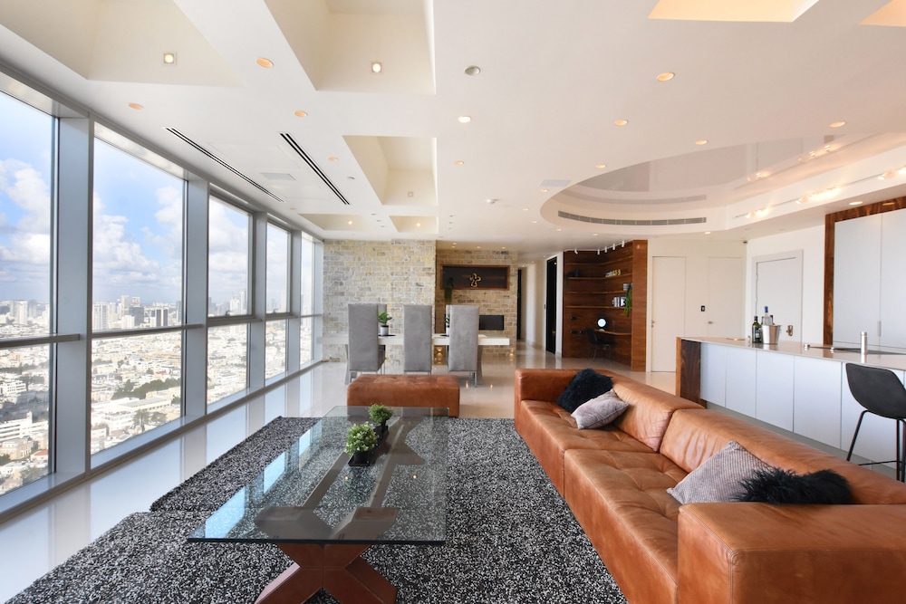 Tower Sea View Luxury 32 Floor Apartment — 4-Star Luxury Hotel in Tel Aviv, Israel
