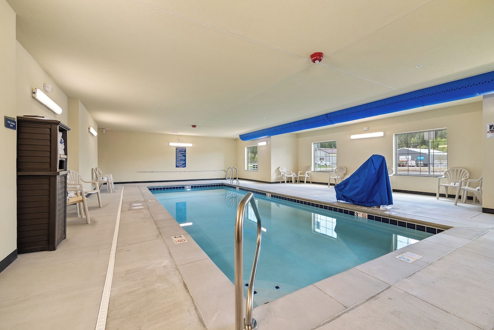 Cobblestone Hotel & Suites Alpine - photo 19