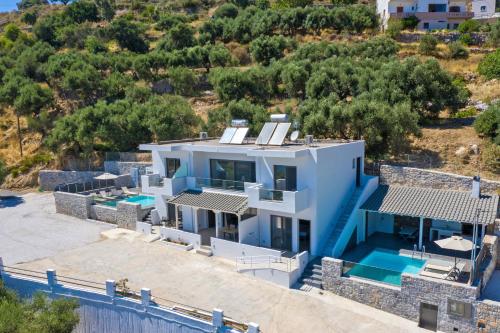 Petasos - carbon neutral hotel in Unknown City