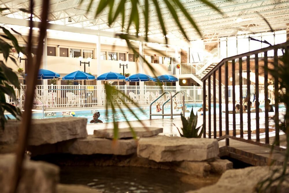 Garden Hotel and Conference Center - photo 11