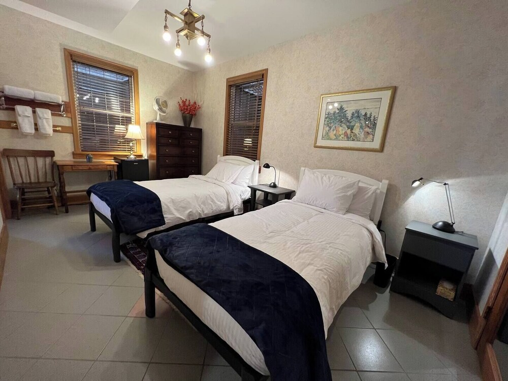Blackbird Glen Bed and Breakfast — 5-Star Luxury Hotel in Kelowna, Canada