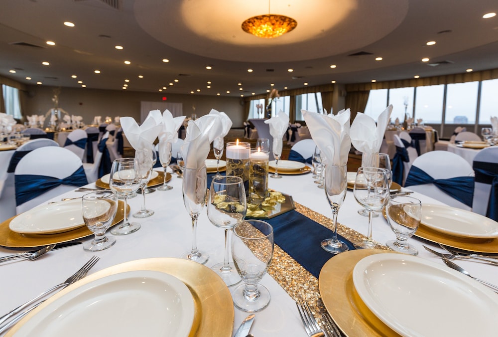 Holiday Inn Downtown Mercy Area by IHG - photo 30