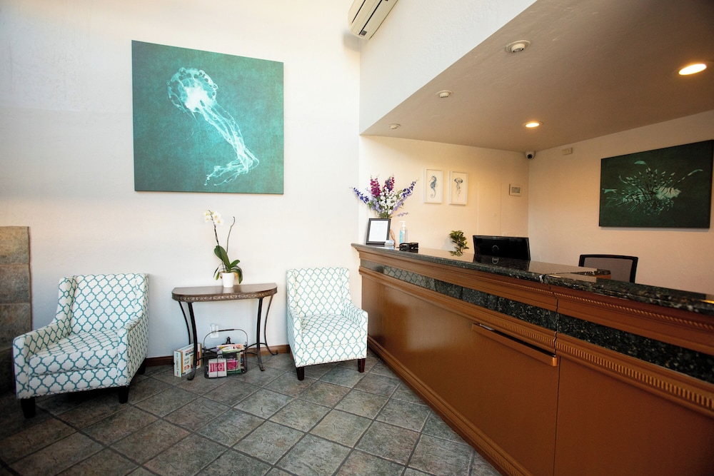Munras Inn - photo 3