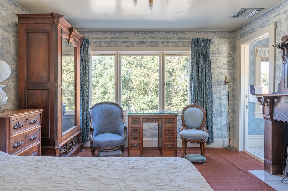 Martine Inn - photo 17