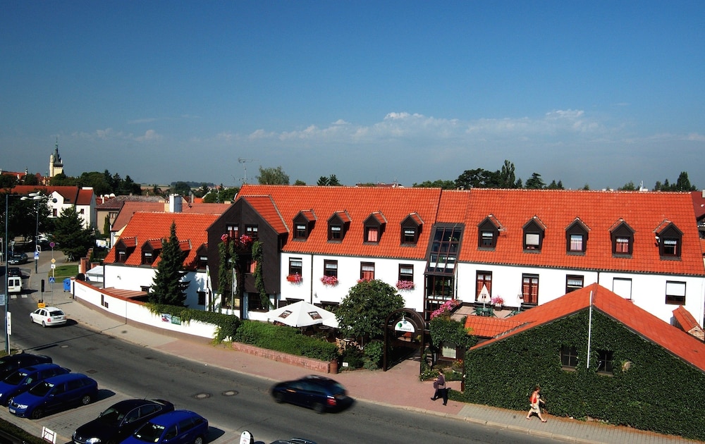 Park Hotel Pruhonice — hotel in Pruhonice