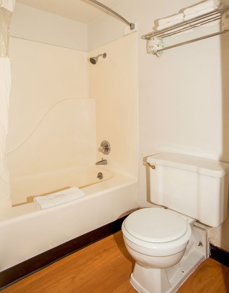 OYO Hotel Centralia - photo 20