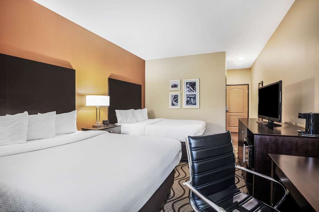 La Quinta Inn & Suites by Wyndham Beeville - photo 12