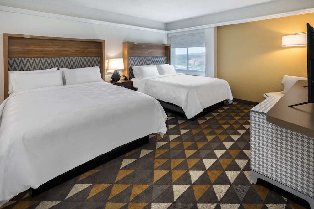 Holiday Inn & Suites Pittsfield Berkshires by IHG - photo 11