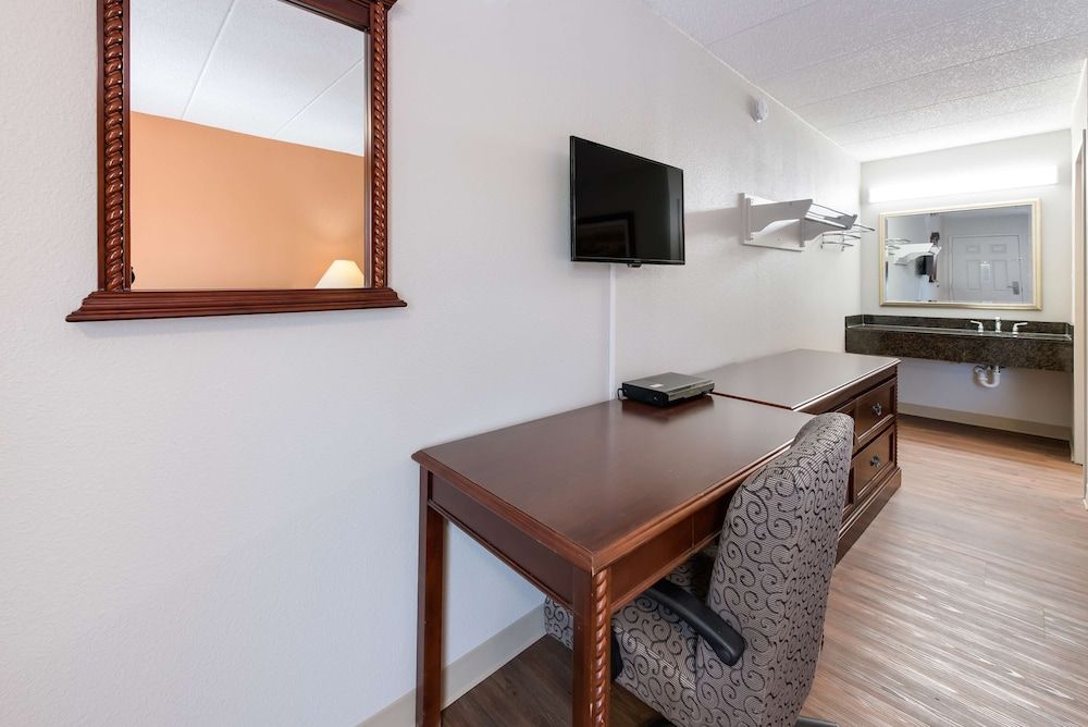 Americas Best Value Inn Columbus - photo 14