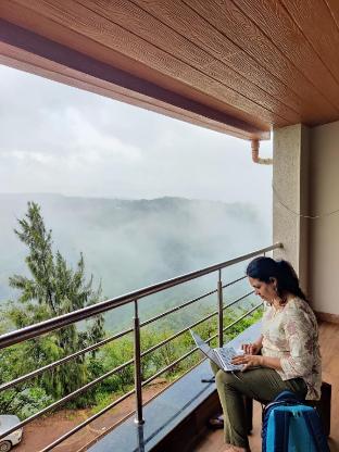Misty Cliff Pachgani Luxurious valley view rooms in Mahabaleshwar, India