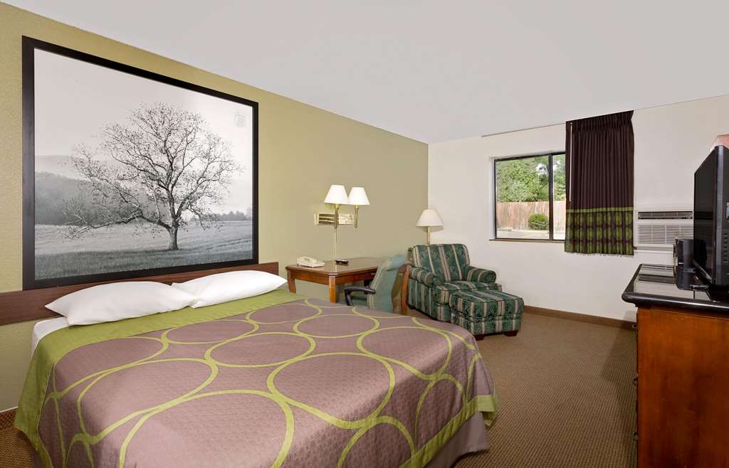 Super 8 by Wyndham Johnson City - photo 9