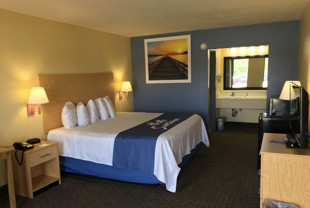 Days Inn by Wyndham Crystal River - photo 9