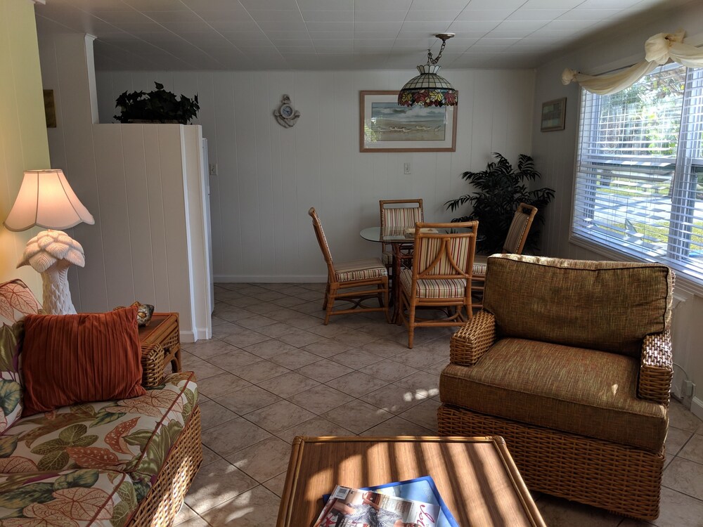Tropical Winds Motel & Cottages - photo 25