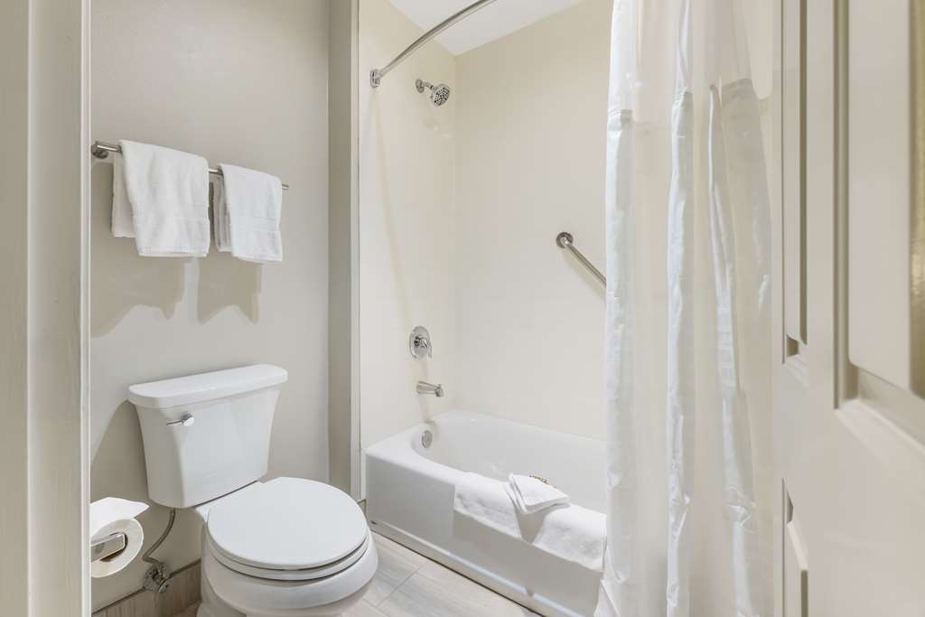 Best Western Plus Grand Manor Inn - photo 39