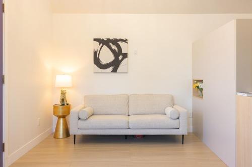Hollywood Family Nest in Burbank Steps to Studios — Burbank — photo 4
