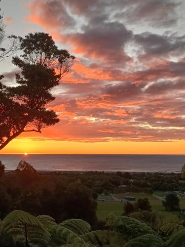 Glass Horizon Rutherglen Holiday Home — 4-Star Luxury Hotel in Greymouth, New Zealand