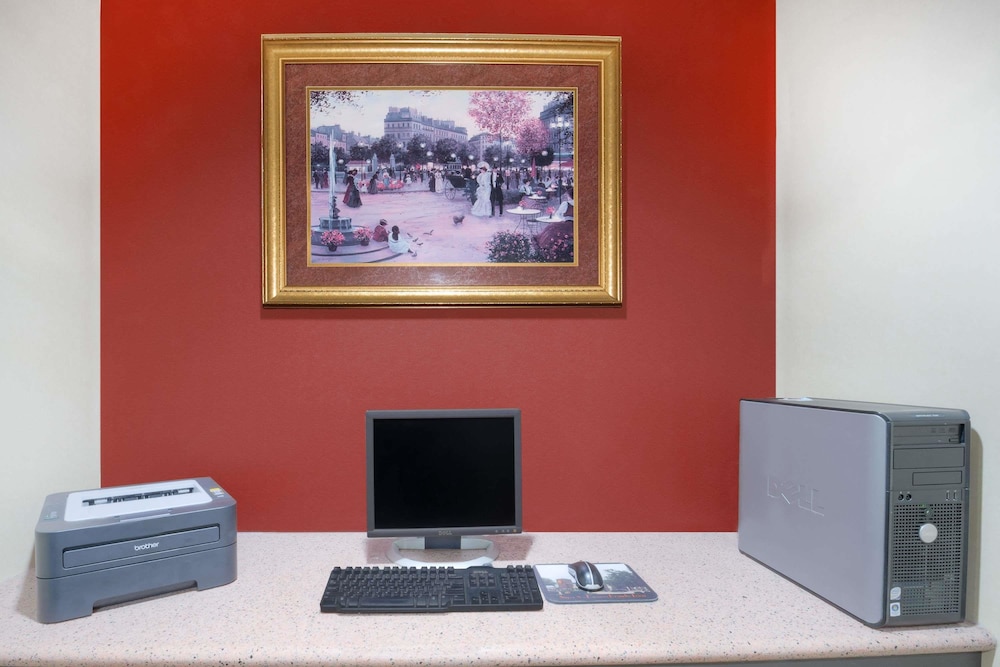 Super 8 by Wyndham Farmers Branch North Dallas - photo 18