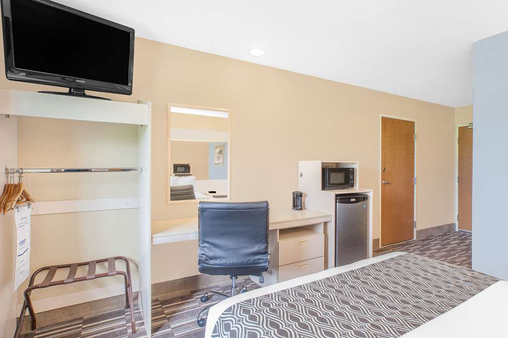 Microtel Inn & Suites By Wyndham Clear Lake - photo 13