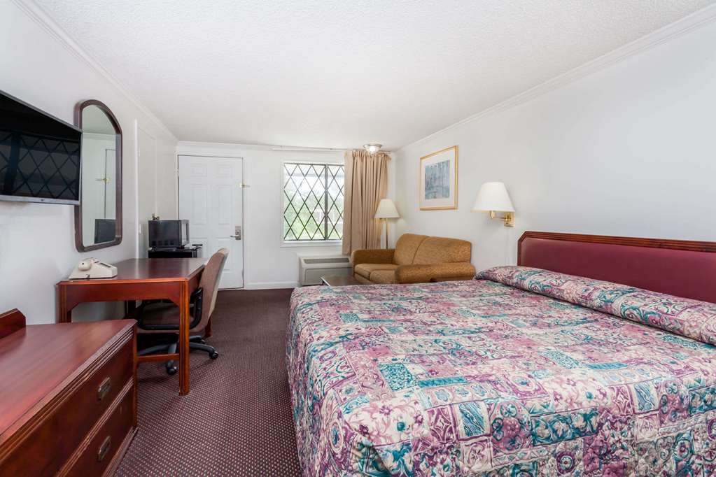 Knights Inn Columbia - photo 9
