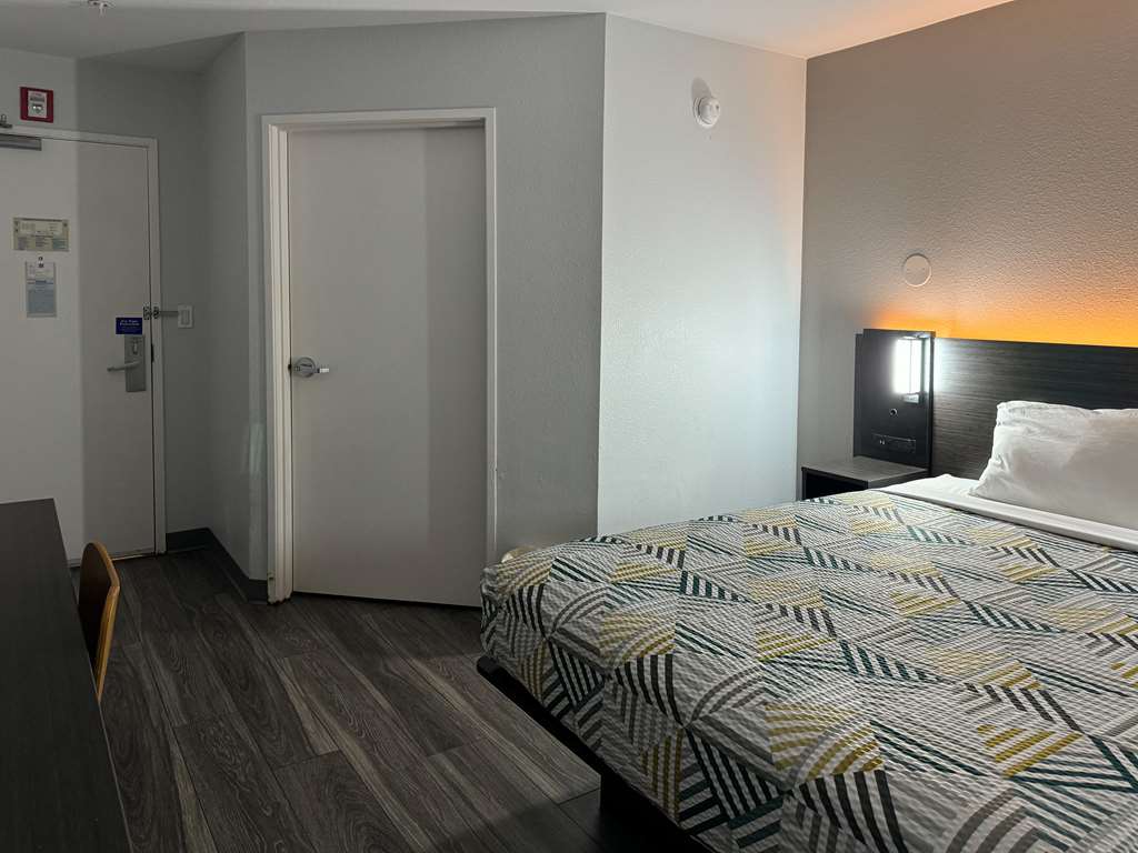 Motel 6 Brownsville TX - photo 17
