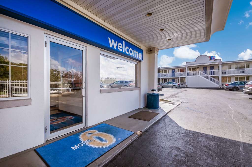 Motel 6 Washington DC Convention Center - photo 3