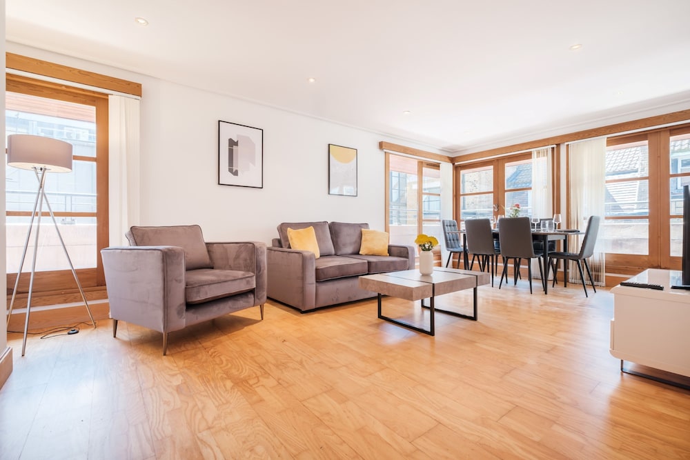 Holborn Penthouse Apartment with Terrace — 4-Star Luxury Hotel in London, United Kingdom