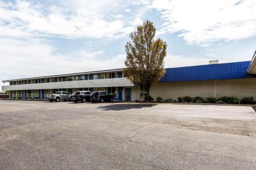 Concorde Inn Suites Pekin - photo 56