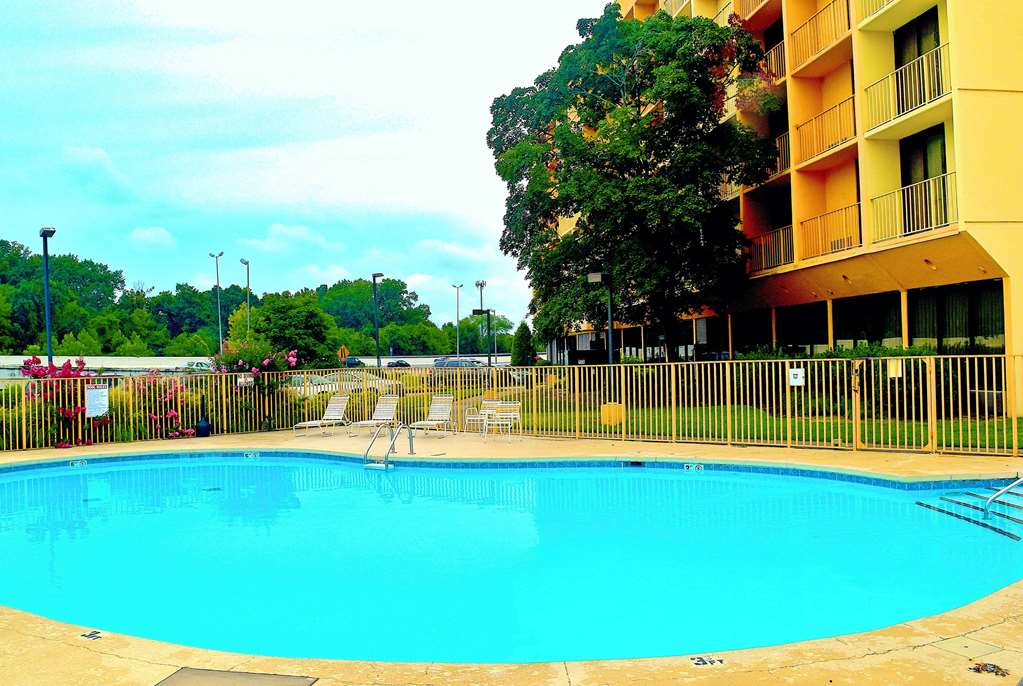 La Quinta Inn & Suites by Wyndham Nashville Airport Opryland - photo 12