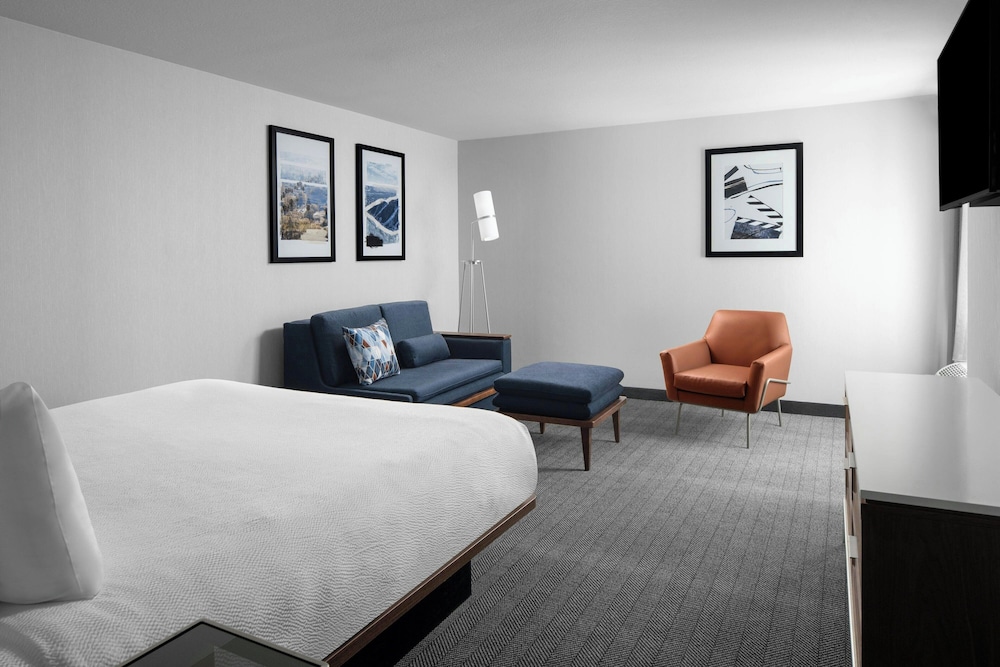 Courtyard by Marriott Los Angeles Burbank Airport - photo 9
