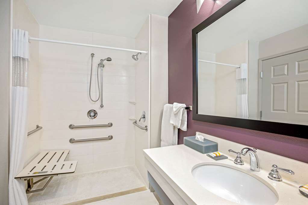 La Quinta Inn & Suites by Wyndham Corpus Christi Portland - photo 17