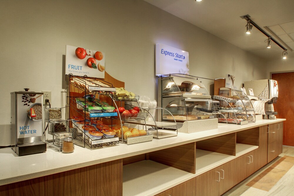 Holiday Inn Express Milwaukee North Brown Deer Mequon by IHG - photo 31