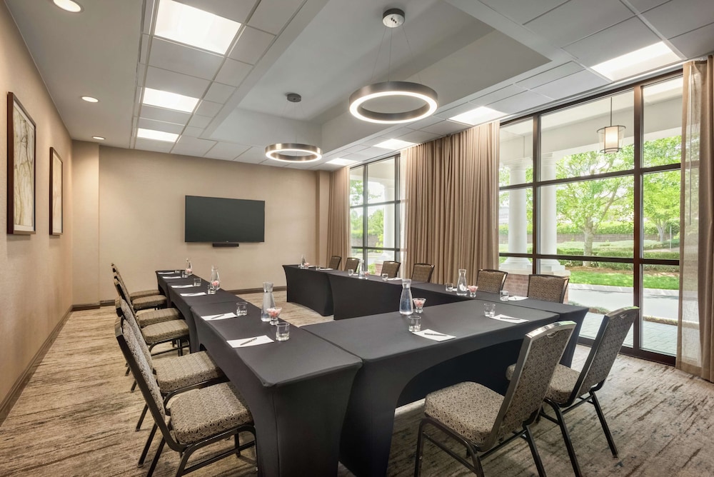 Embassy Suites by Hilton Atlanta Alpharetta - photo 34