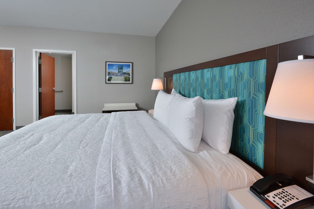 Hampton Inn & Suites by HIlton Charlotte North I 485 - photo 31