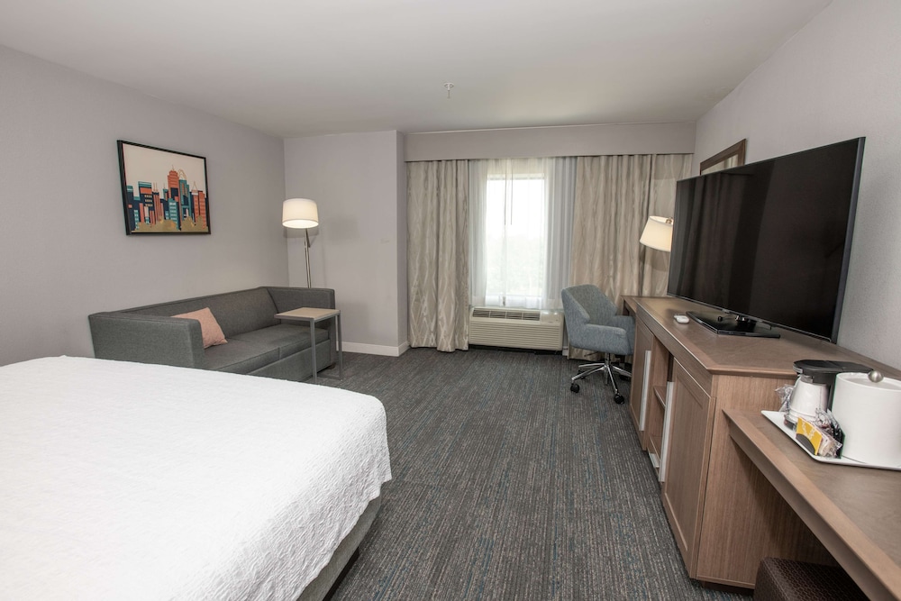 Hampton Inn & Suites Cincinnati Kenwood - photo 14