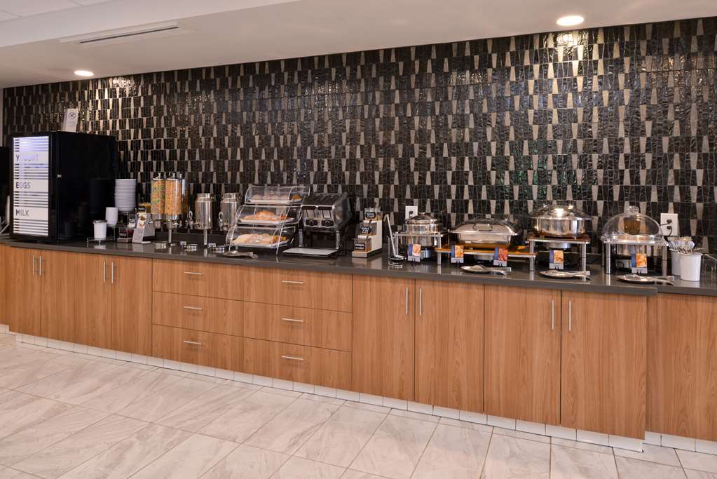 Best Western Plus Coalinga Inn - photo 8