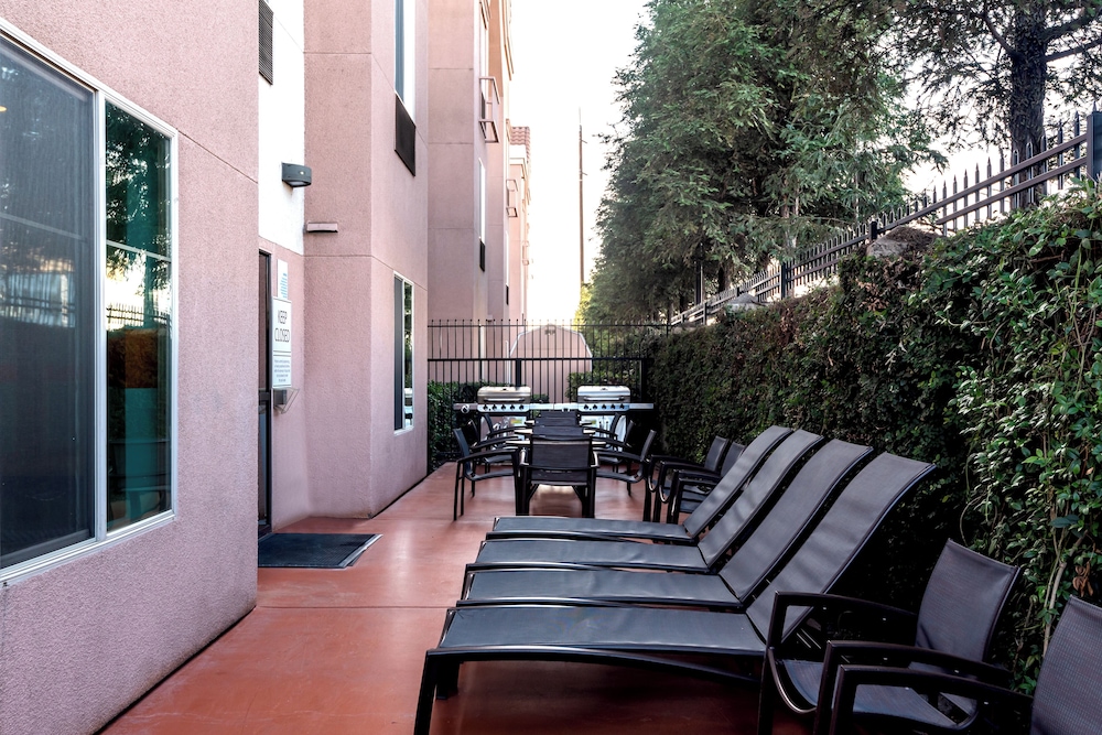 Holiday Inn Express & Suites Lathrop by IHG - photo 47