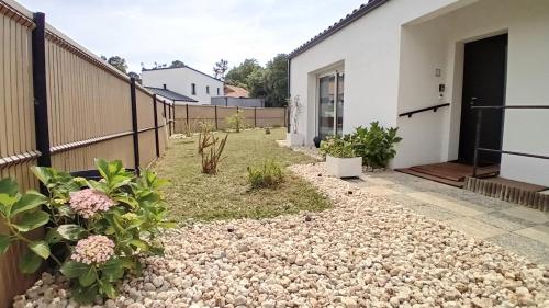 Au pied de la forêt in Saint-Jean-De-Monts, France