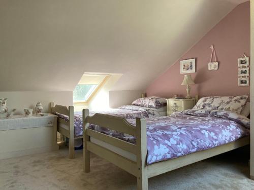 Cosy Twin Room With Private Bathroom — Faversham