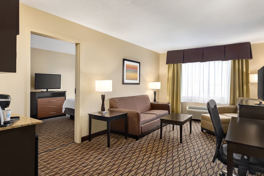 Holiday Inn Express Hotel & Suites Edmond by IHG - photo 19