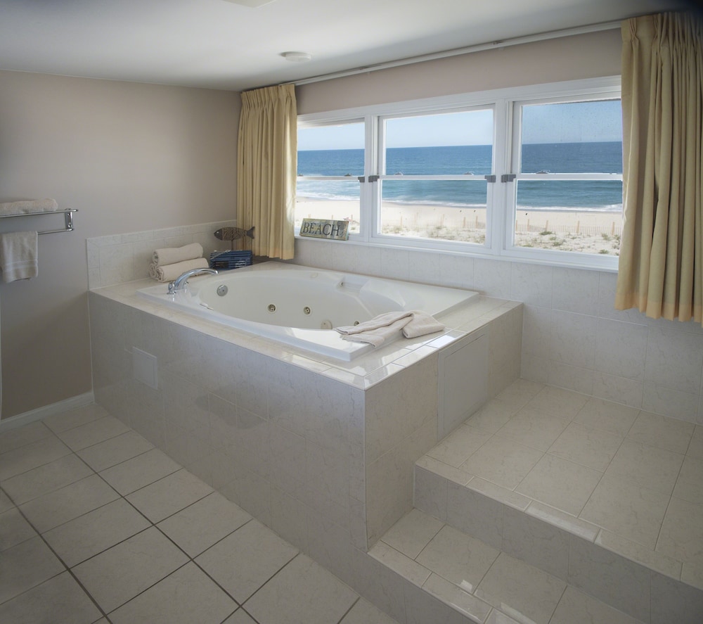 Drifting Sands Oceanfront Hotel - photo 31