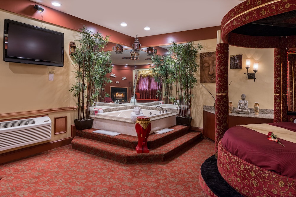 Inn of the Dove Romantic Suites with Jetted Tub & Fireplace - photo 54