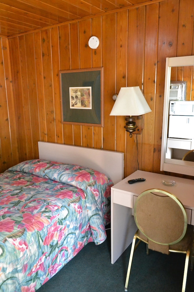Innkeeper Motel - photo 31
